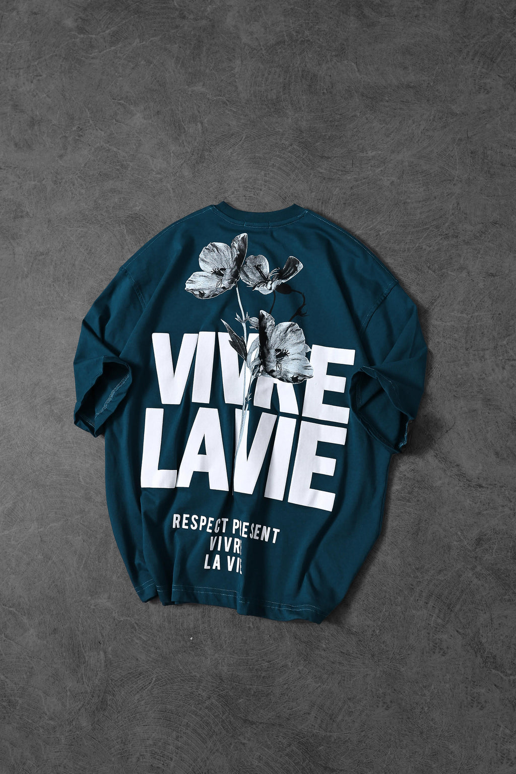 Vivre La Vie Oversized Tee