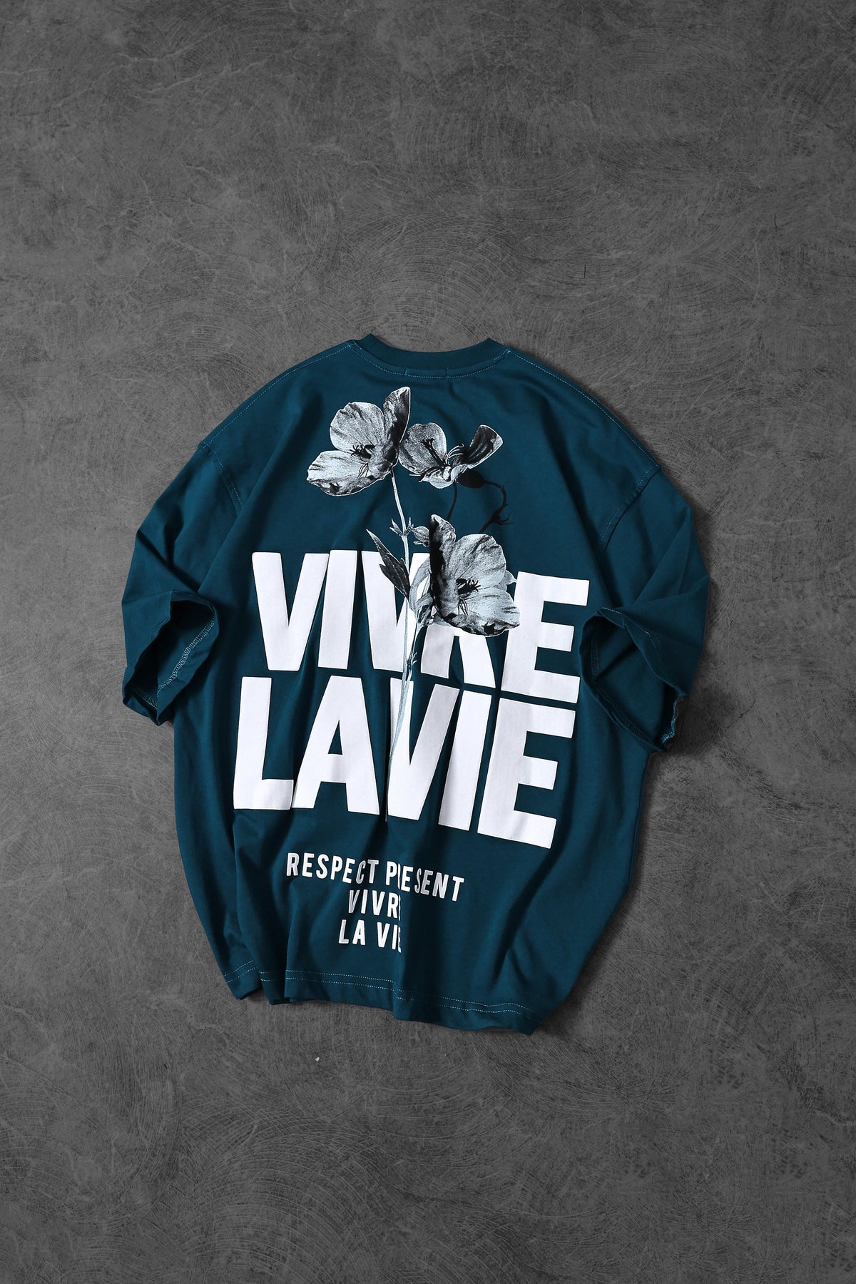 Vivre La Vie Oversized Tee