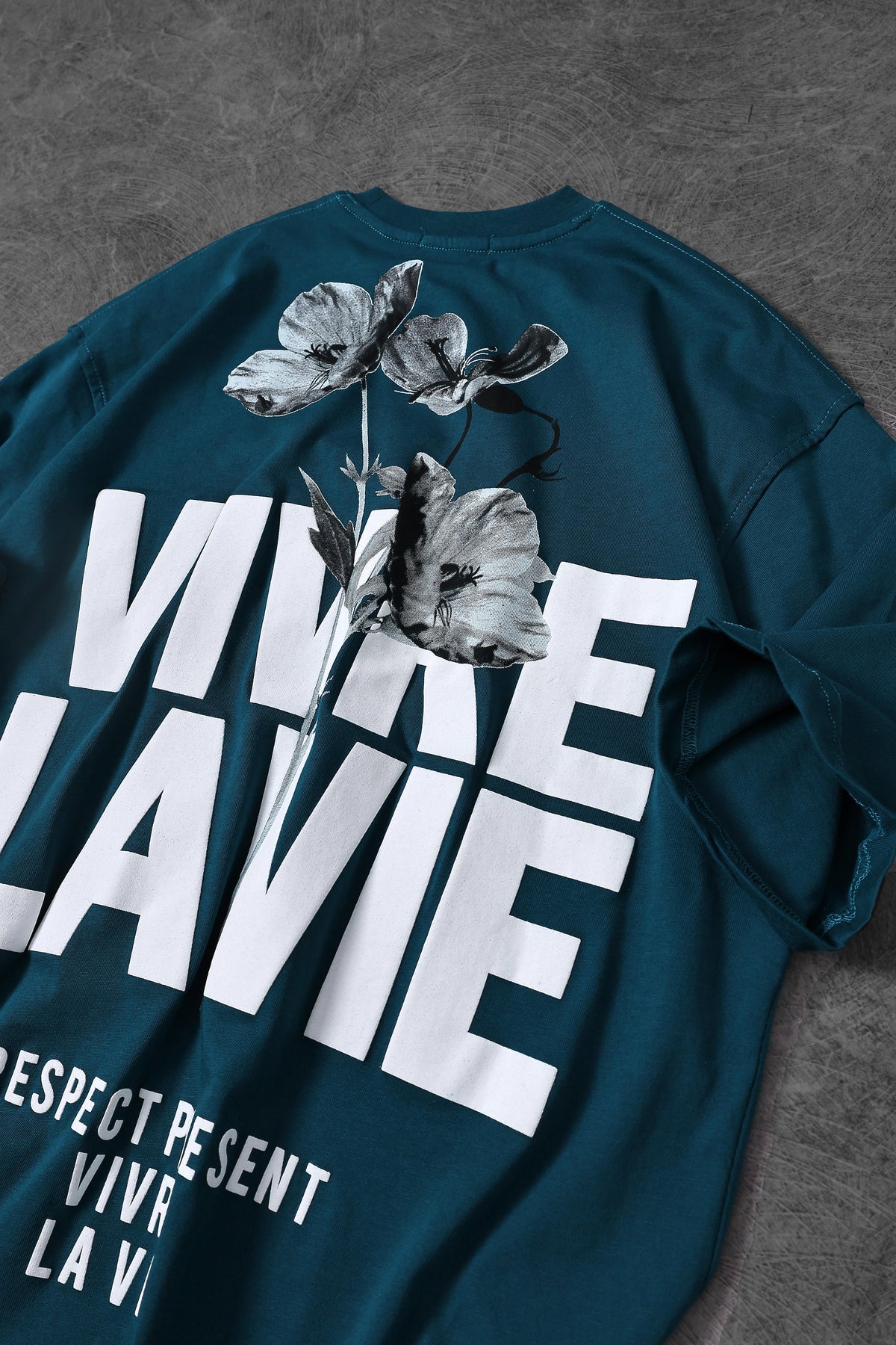 Vivre La Vie Oversized Tee